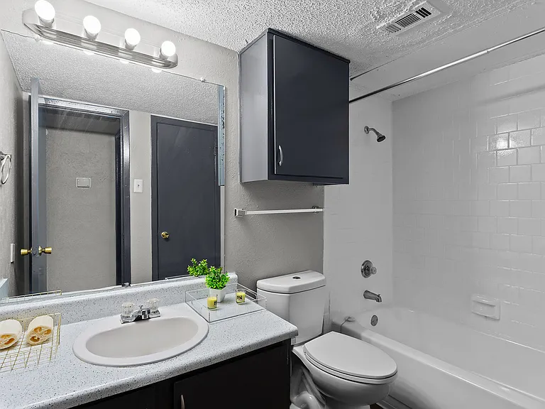 Harwell Apartments — Photo 7