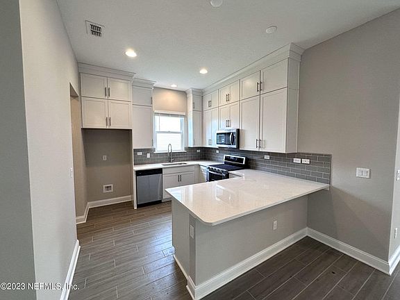 2nd image of 304 RUM RUNNER Way