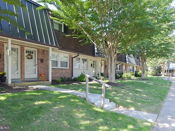 3rd image of 407 James Ct #68
