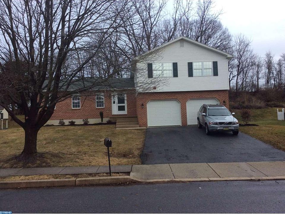 1st image of 128 Slater Dr