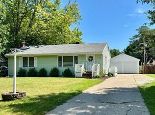 3017 S Deerfield Ave, Lansing, MI