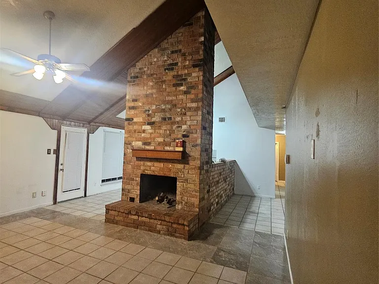 4011 Alshire Dr — Photo 12
