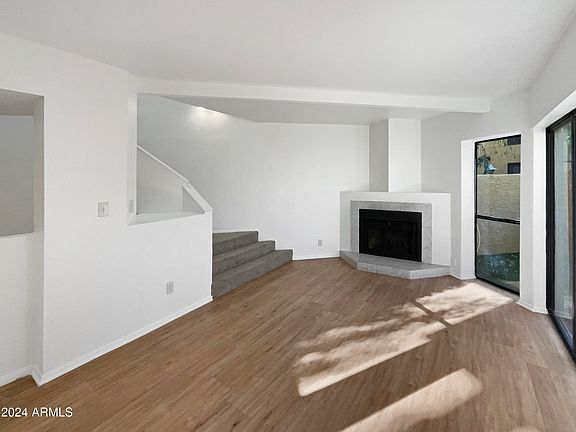 3rd image of 3228 W GLENDALE Avenue #118