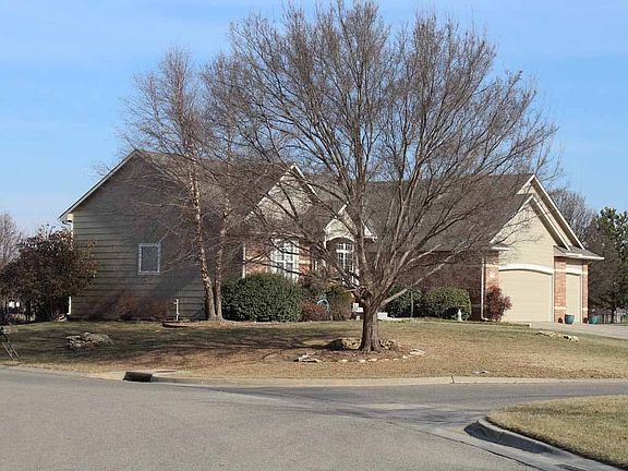 3rd image of 517 E Stone Lake Ct