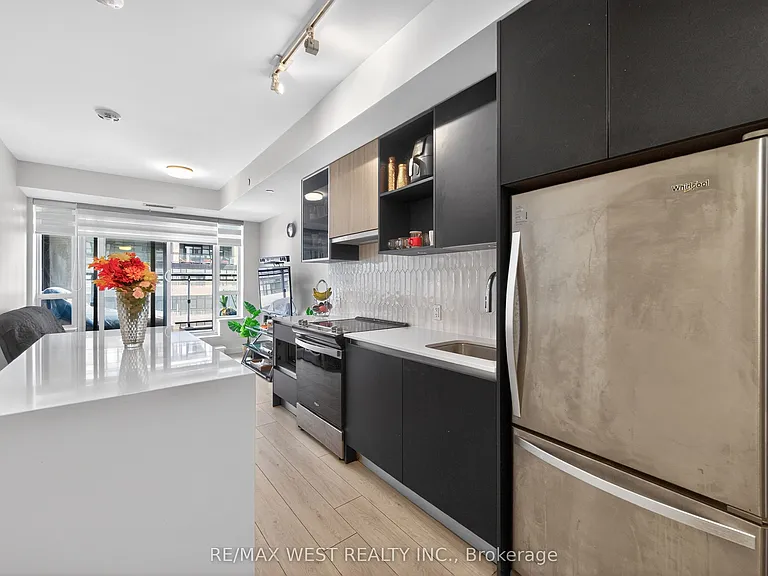 405 Dundas St W #421 — Photo 13