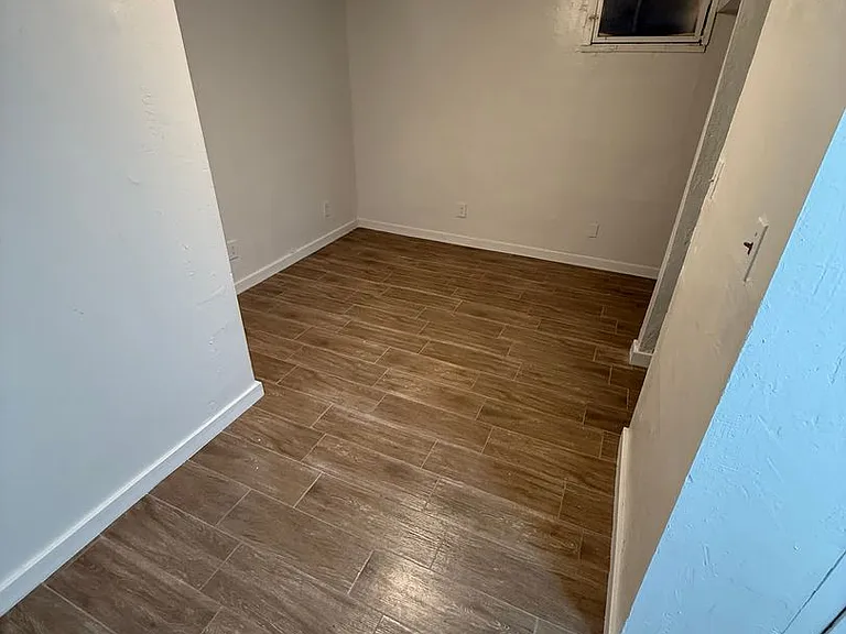 415 Jeffrey St — Photo 12