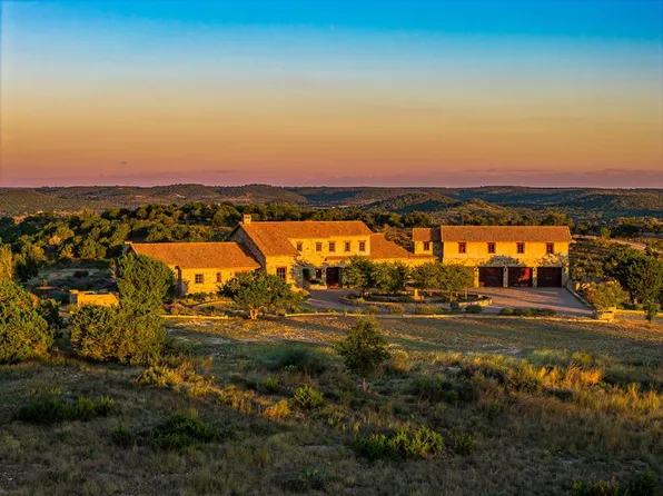 250 Hidden Hills Ranch Rd, Center Pt, TX 78010