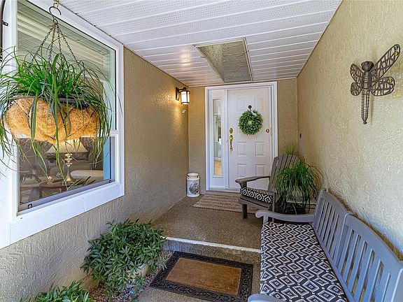 4th image of 3610 Arbutus Dr N