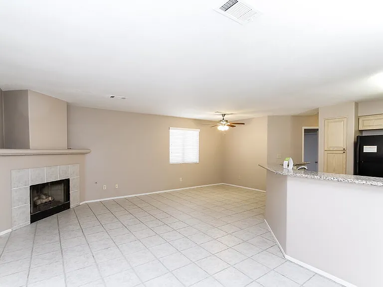 131 Monteen Dr — Photo 3