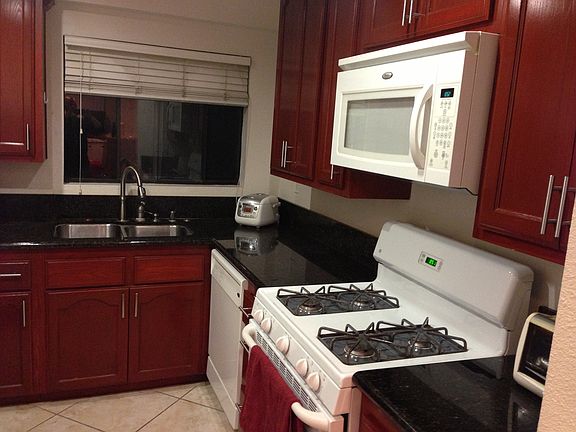 5th image of 541 Hawthorne St APT 5