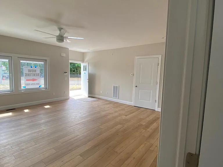 515 Jackson Ave #1-38 — Photo 7
