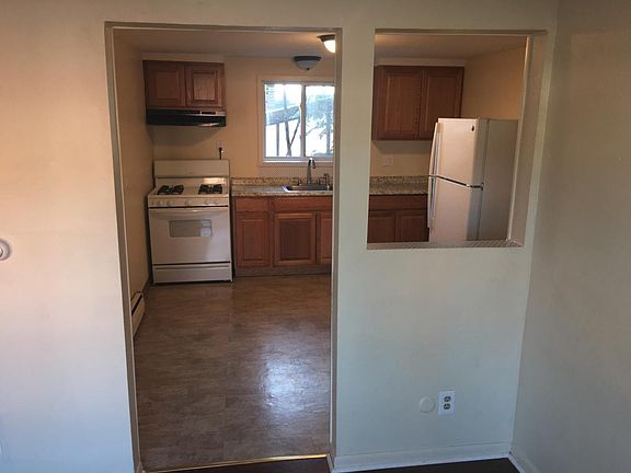 2nd image of 323 Southside Pkwy APT 1