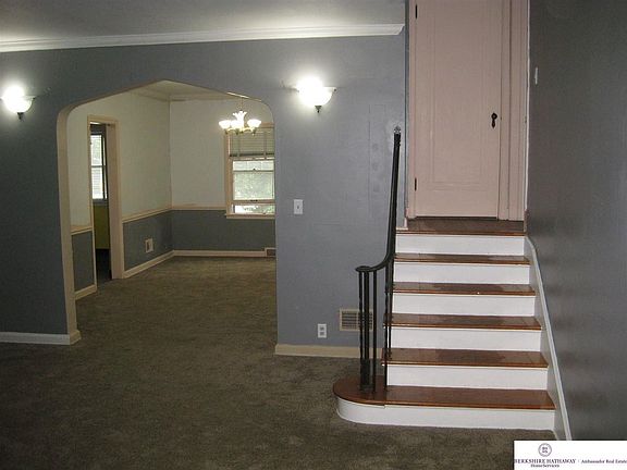3rd image of 3808 Burt St