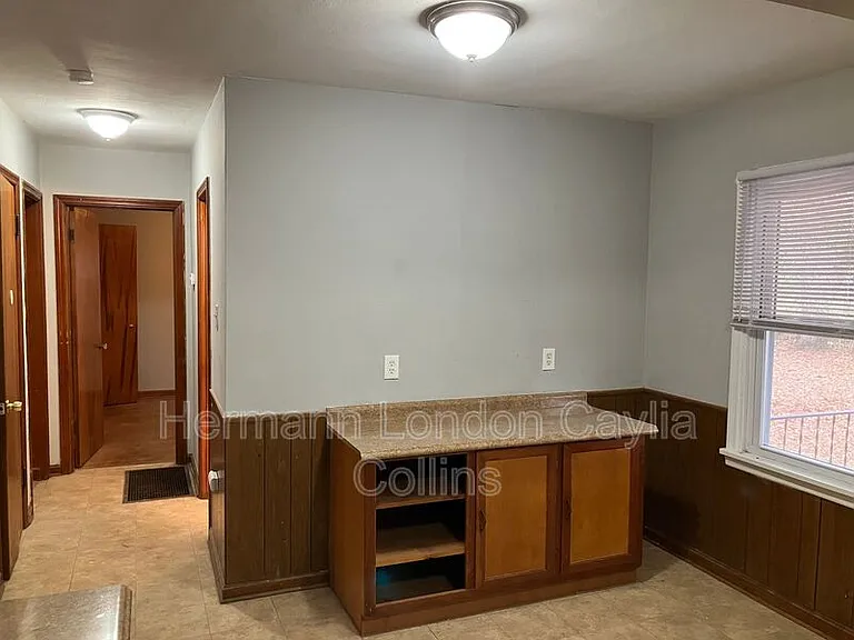 360 S Harvey Ave — Photo 5