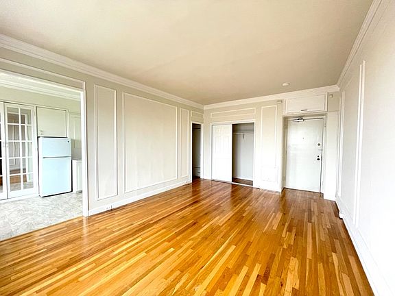 2nd image of 899 Green St #208