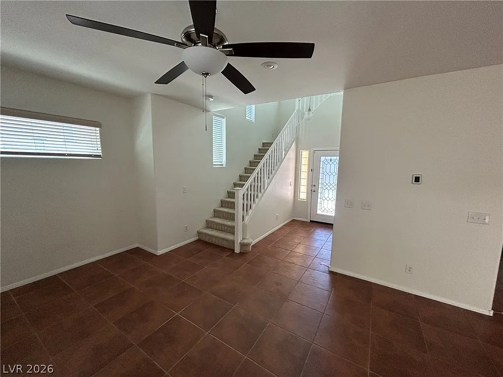3 bed, 2.5 bath, 1909 sqft, $2,025 — Photo 3