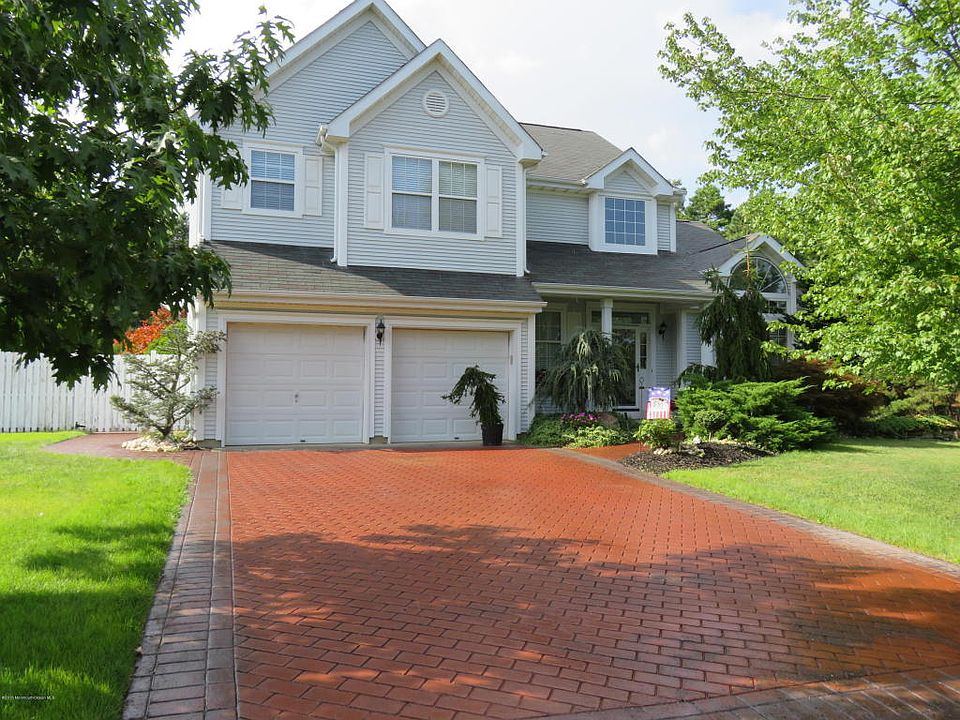 1st image of 7 Crown Cir