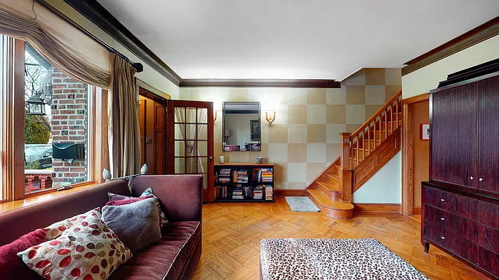 Sold by Capri Jet Realty Corp | media 5