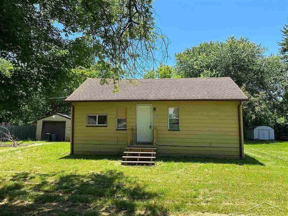 1st image of 2338 Iowa Ave