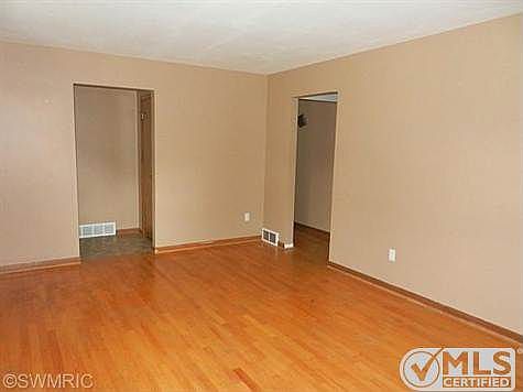 5th image of 1260 Elmwood Dr