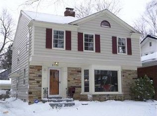 2732 Derbyshire Rd, Cleveland Heights, OH 44106
