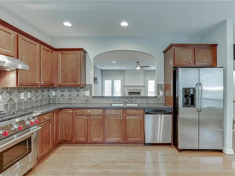 2801 Loftview Sq — Photo 16