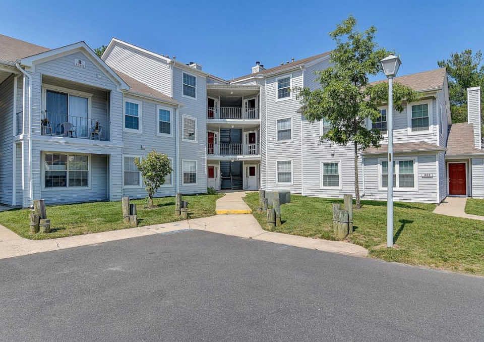 1st image of 818 Waters Edge Dr #18D
