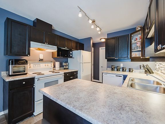 3rd image of 22722 Lougheed Hwy #201