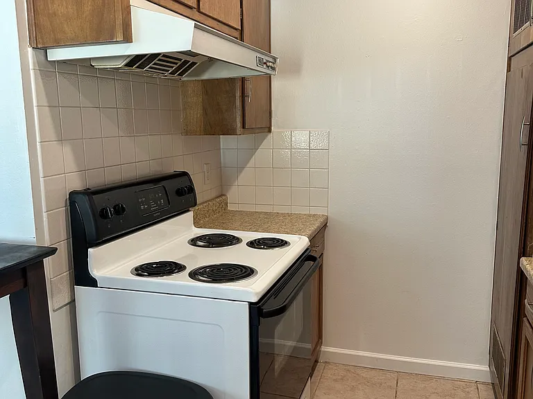 3720 White Ln #4 — Photo 3