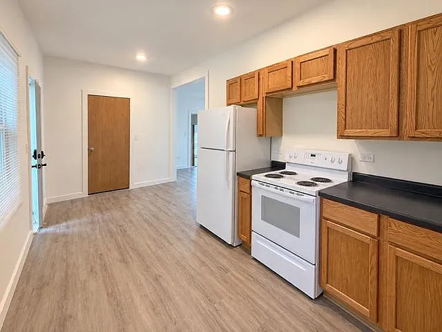 655 Illinois Ave — Photo 3