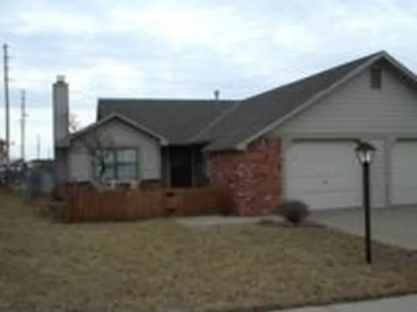 3725 Pinnacle Ct, Lawrence, KS 66049