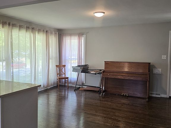 3rd image of 14641 Avalon Ave
