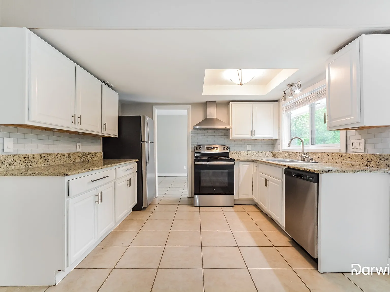 4 bed, 2.0 bath, 1759 sqft, $2,265 — Photo 3