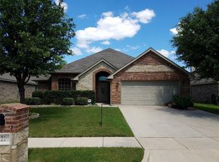 121 Water Wood Dr, Saginaw, TX 76179