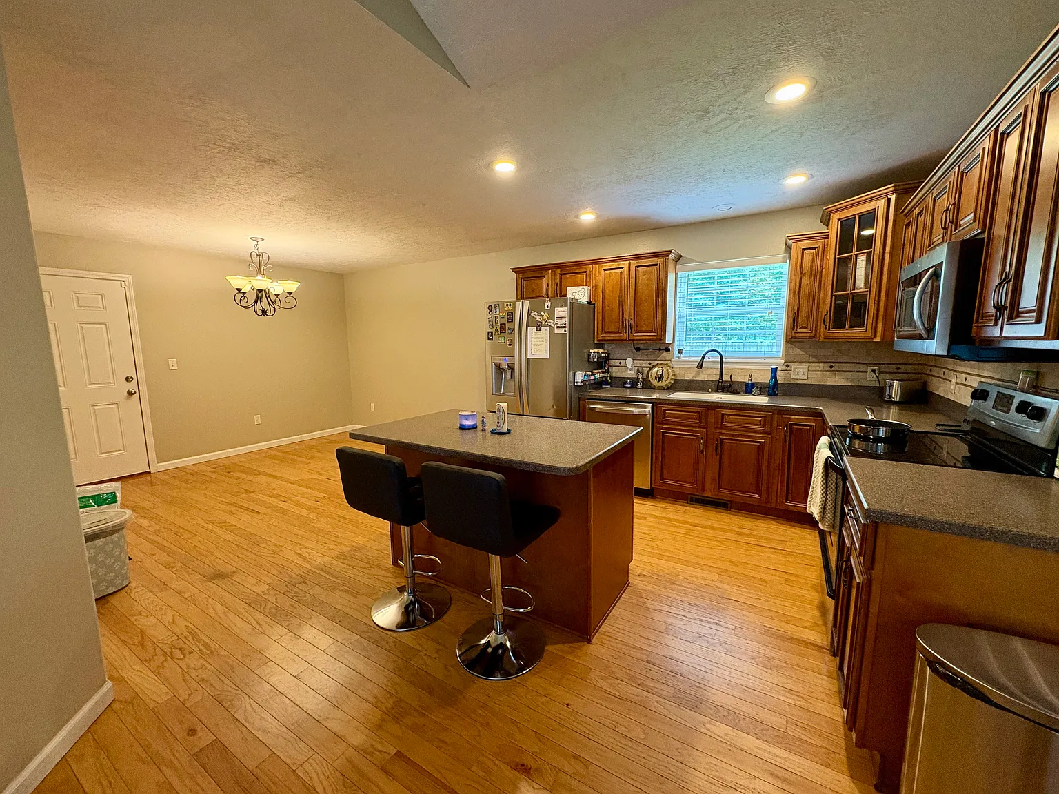 3 bed, 1936 sqft, $1,900 — Photo 4