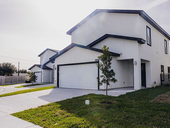 3rd image of 2607 W Kerria Ave