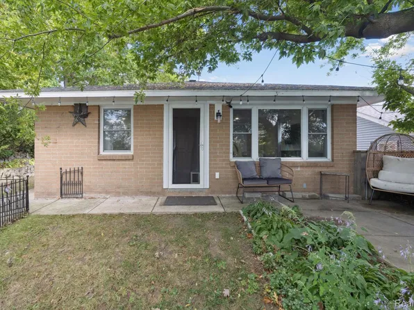 4475 Harp Dr, Linden, MI 48451