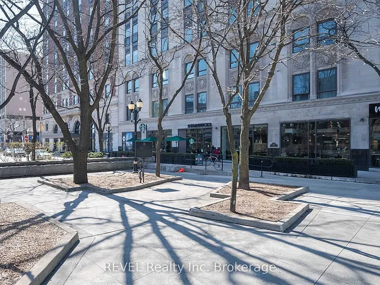 112 King St E #907 — Photo 5