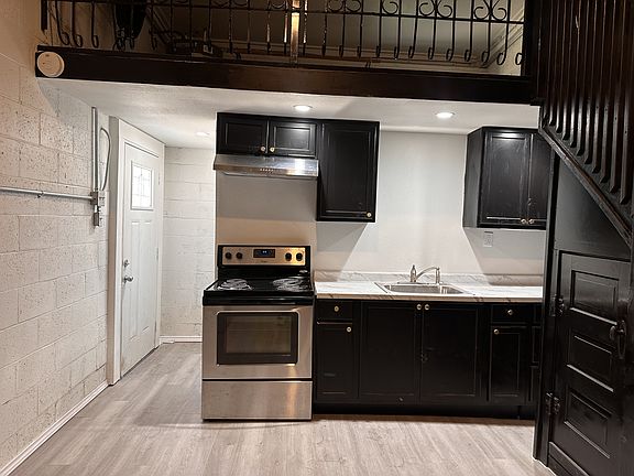 4th image of 3916 S Presa St #B