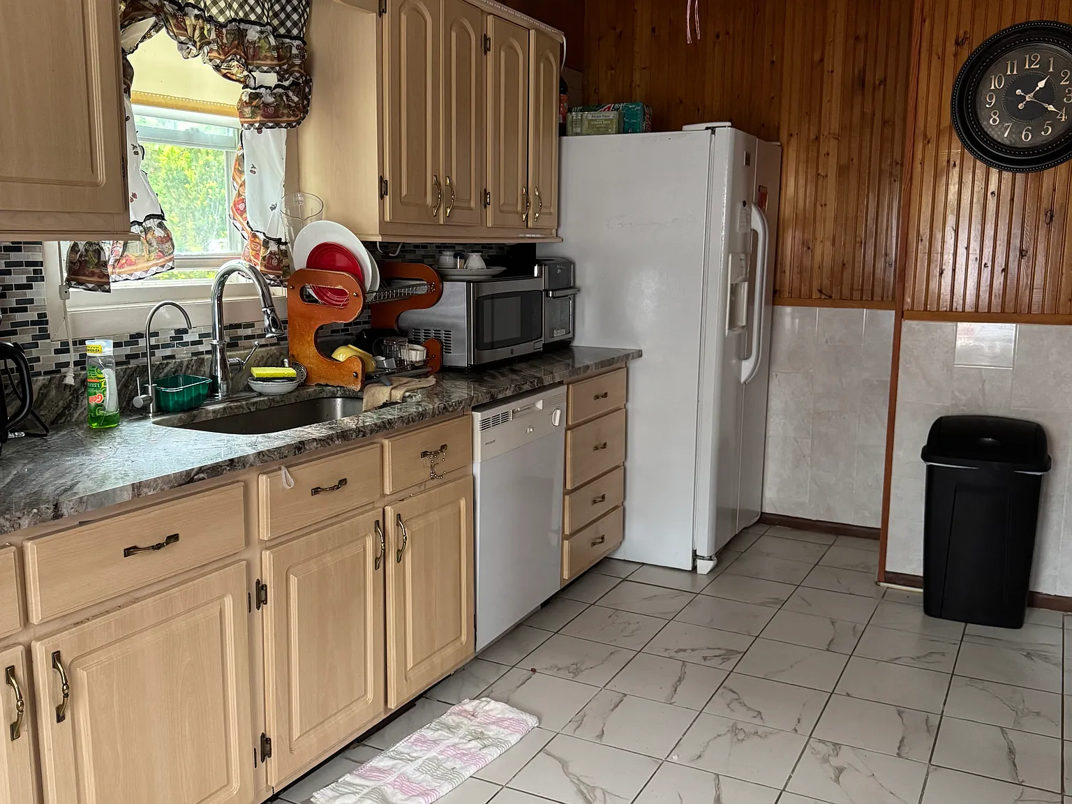 21 Vineyard St — Photo 1