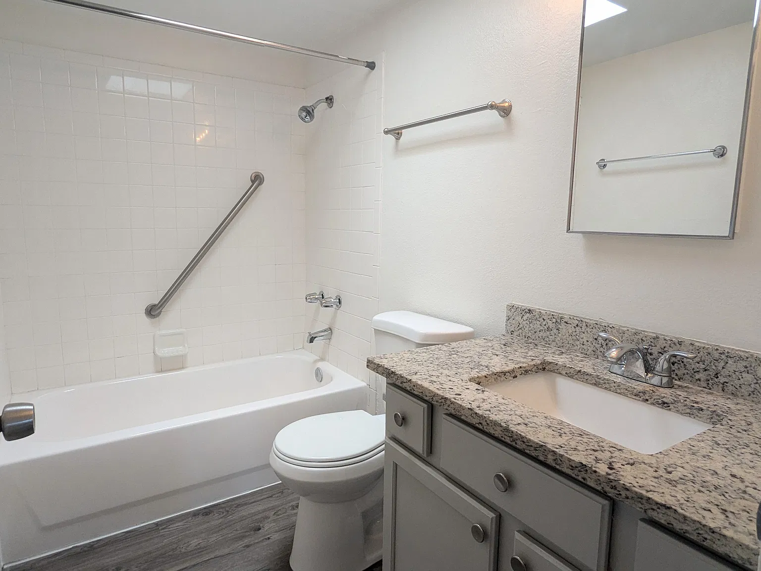 2 bed, 825 sqft, $1,150 — Photo 2