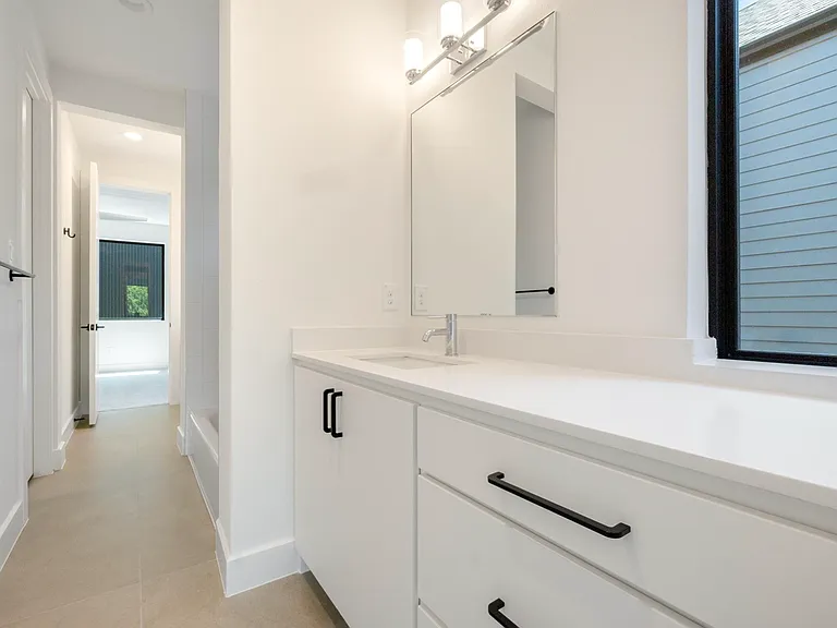 2322 Kirby St — Photo 16