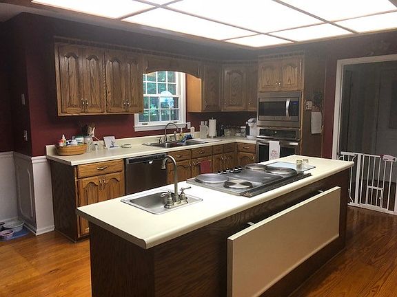 5th image of 303 Bo Jo Ella Dr