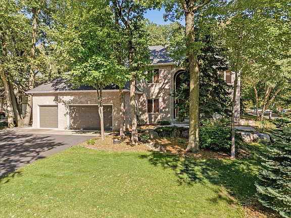 2nd image of 9550 Woodlawn Pl N