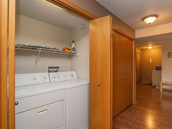 5th image of 418 W Side Dr