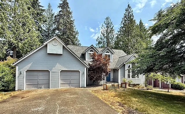 1128 NW Thornwood Cir