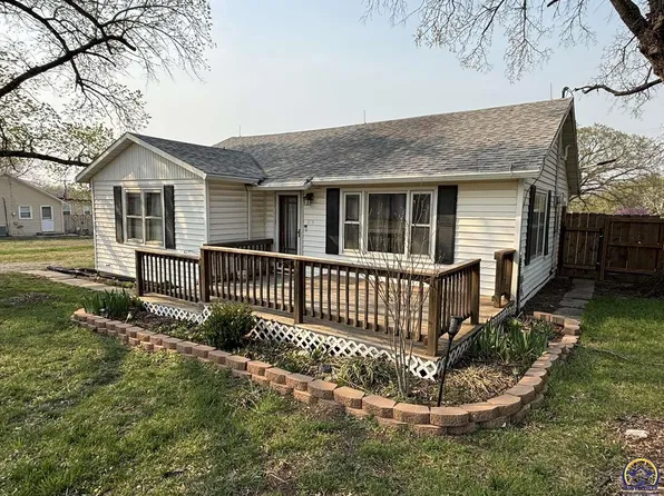 518 Central Ave, Strong City, KS 66869