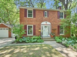 216 Oak Hill Dr, Green Bay, WI 54301