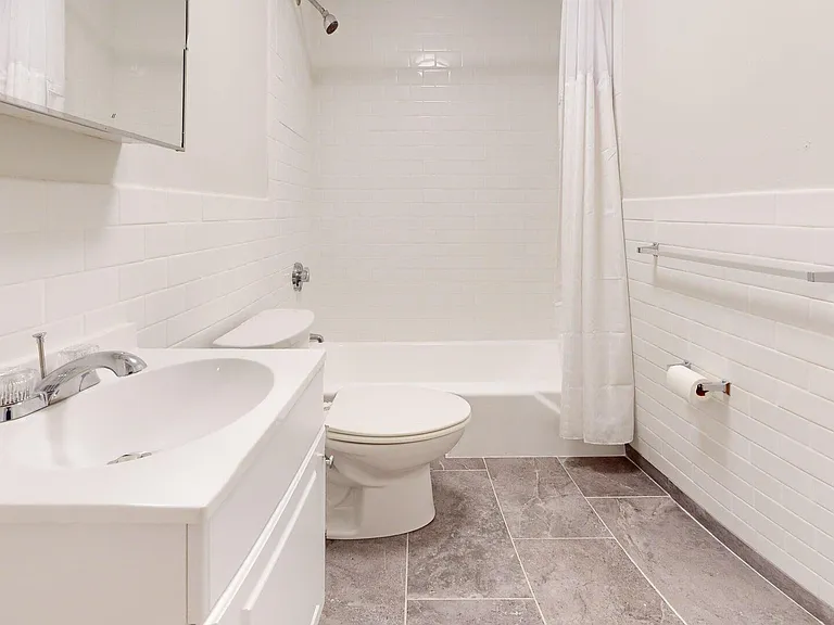 Westside Colonial — Photo 18