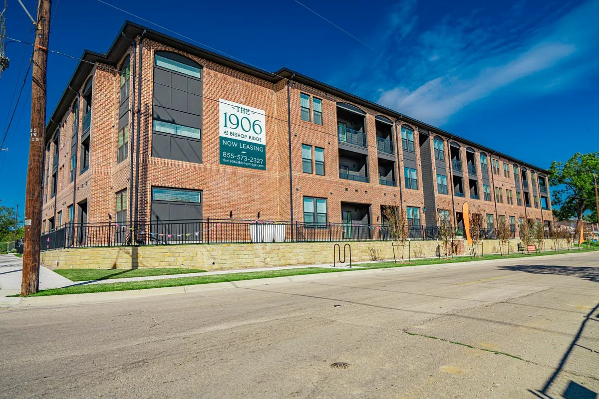 Building Photo - The 1906 at Bishop Ridge